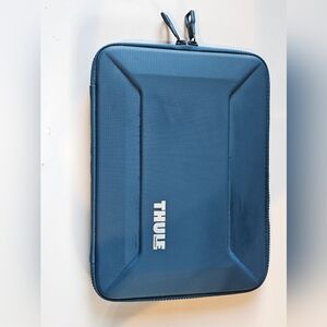 Thule laptop sleeve blue